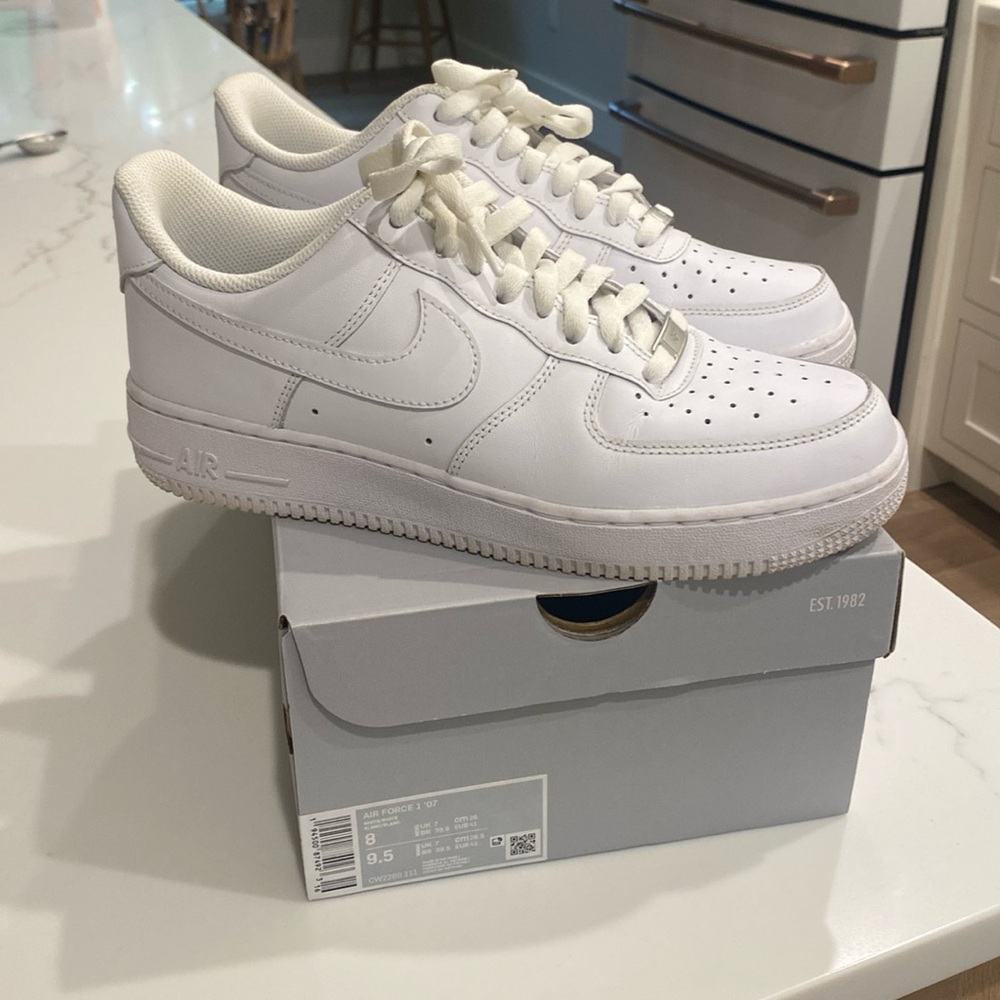 Men’s Nike Air Force 1 size 8